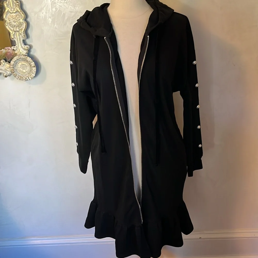 CQbyCQ Black Hoodie Sweatshirt Dress w/pearl detail & ruffle Hem Size Small